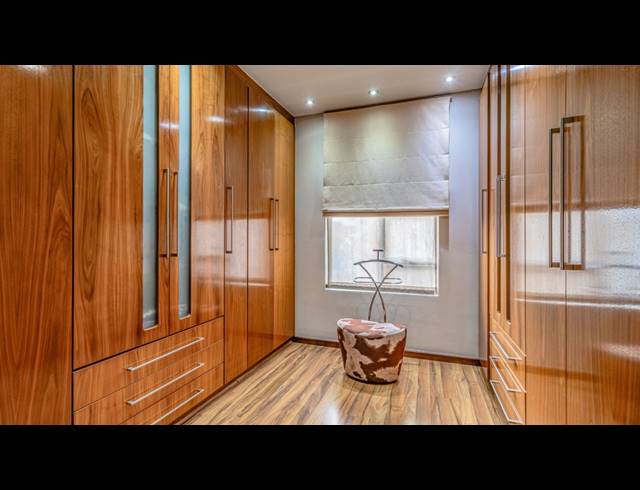 4 BEDROOM HOUSE FOR SALE IN DOWERGLEN EXT 5